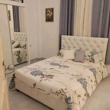 Camas tapizadas Cómodas espejos colchones y más - Img 116700383