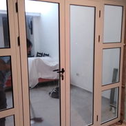Ventanas de aluminio, puertas,bajos de meseta,mamparas de baño,paños fijos, estantes - Img 57853955