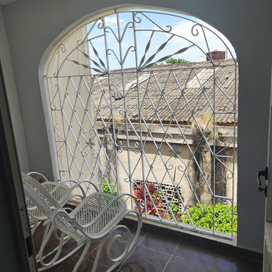 Apartamento de 4 Cuartos + Gran Garaje de 25m² + Sistema Solar Bluetti AC200Max + AX-100 + Generador Q7 2400W - Img 125176551