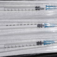 Vendo Jeringuillas desechables de 1 ml sirven para diabèticos - Img 56193281