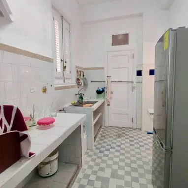 EDIFICIO CAPITALISTA CON VISTA AL MAR! Apartamento Totalmente Remodelado en el Vedado - Img 123264187