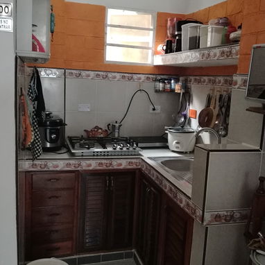 Vendo apaurtamento biplanta en 10000 USD, con $ en mano me ajusto, en 10 de octubre, de 2 cuartos. Baño y cocina, acabad - 5/10
