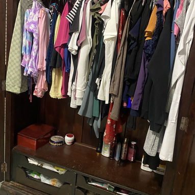Vendo escaparate de caoba. Contactar con Isabela al 58264306. Más información por WhatsApp. - 3/5
