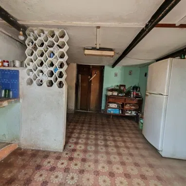 Esquina San Miguel y Oquendo,Apto 2do Piso Alto,Ptal Alto,2/4,En Barbacoa q hay q reparar...2 Balcones...53052463 - 9/9
