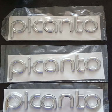 Vendo carteles o emblemas de carros/autos Hyundai, Toyota, Picanto , Peugeot, Fiat - 4/5