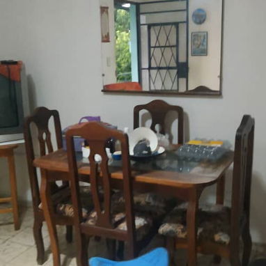 Apartamento semiinterior, de un edificio biplanta,consta de sala-comedor,1 cuarto, cocina y baños nuevos patio interior - Img 120885847