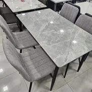 Juego de comedor de 4 sillas y mesa efecto mármol comunícate con Pedro - Img 53288242