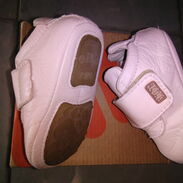 Zapatos de bebe BIBI first shoes con velcro. Color champagne o beige. - Img 42786939