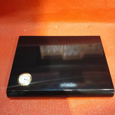 Se vende caja de tabaco de madera precisa - Img 122598834