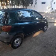 Toyota Yaris 2004 mecánico en muy buenas condiciones de lata y salon ,luces LED nada que hacerle,llegar y montar. - Img 51671468