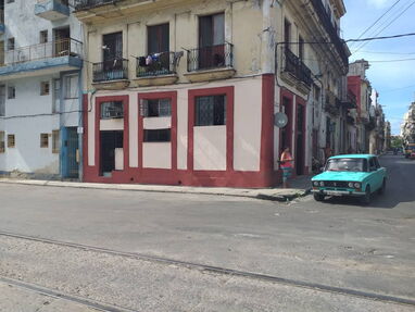 Casa en bajos en la Habana Vieja. Hace esquina y está en una zona céntrica. Ideal para negocio. - Img 60993910