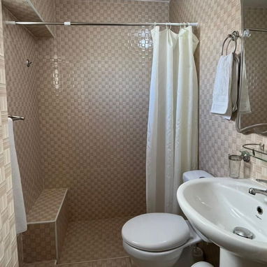 700 USD.RENTO LINEAL APARTAMENTO DE 3 HABITACIONES EN EL VEDADO ES CENTRICO 52501177 - 8/10