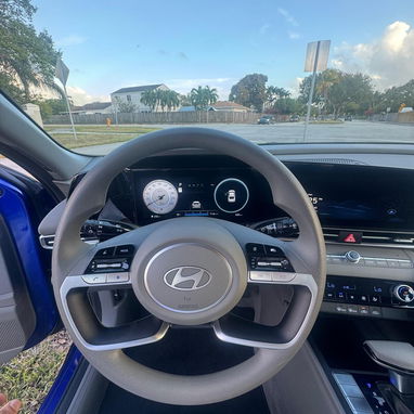 Vendo o negocio Yhunday Elantra 2025 cero millas entrado al país - Img 92506024