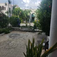 Casa de dos pisos en el corazon del Vedado - Img 56155418