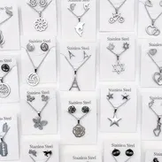 Juego de cadena y aretes p/ mujer plateados de acero inoxidable - Img 55331128