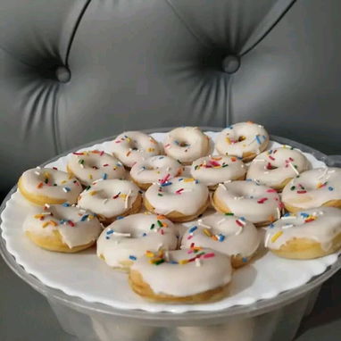 **Mini Donas Coloridas Cubiertas de chocolate con grageas** - Img 126348768
