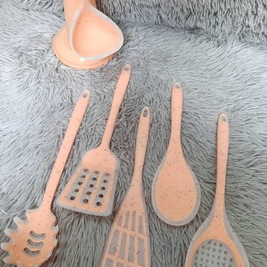 Set de 6 utensilios de silicona con base giratoria en 8000cup - Img 122487821