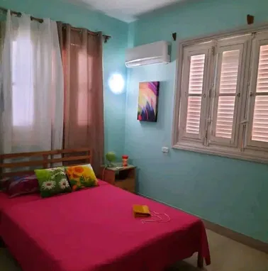 Venta de casa totalmente independiente en Miramar Playa. Cerca de 5ta y 3ra. Se trata de una vivienda independiente, cap - Img 99549890