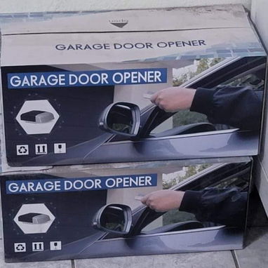 Puertas de garaje modelo seccional,varias medidas,todos sus accesorios de montaje y motor llame o escriba por Whatsapp 5 - Img 117565108