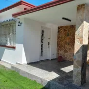 Casa independiente 2 cuartos, 2 baños, garaje, placa libre en Alturas de Belen, Marianao - 52 mil - Img 56815073