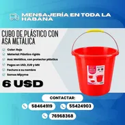 🪣 CUBO DE PLÁSTICO CON ASA METÁLICA Precio: 6 USD Color: Rojo Para tareas de limpieza, almacenamiento y uso doméstico - Img 57547547