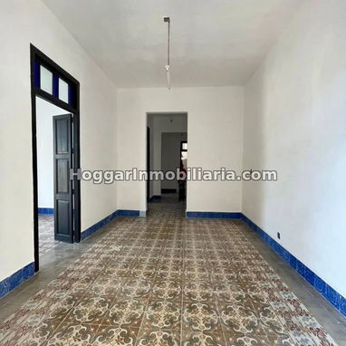 GG-16. Inversión Inteligente en el Centro Histórico! Gran Apartamento de 3 Cuartos, Recién Reparado y Listo para vivir - 7/10