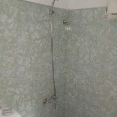 *🏡101-APTO en Venta en el Vedado [ Es Interior ]*  🫣*Consta de un cuarto 4×4 baño sala comedor cocina y patio con lava - Img 122990675