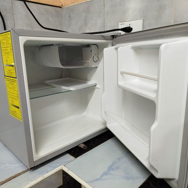 Mini bar Mabe de uso impecable - 4/4