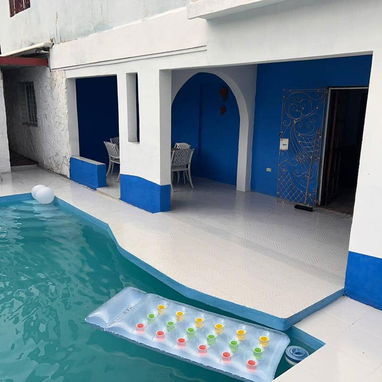 Vendo casa bplanta alto y bajo independiente total con carpoch y piscina 6h y 6baños reparto bahía Habana del este - Img 126971510