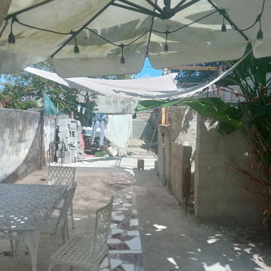 Se vende casa independiente con Telf. y Nauta en Porvenir y Dolores, 10 de Octubre - 9/10