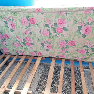 En venta cama personal de tubos con colchón de uso - Img 119841653