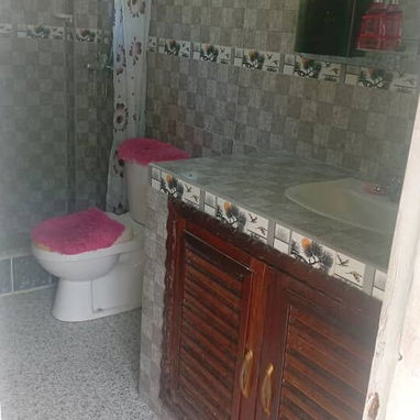 Casa independiente en 10 de octubre - 6/10