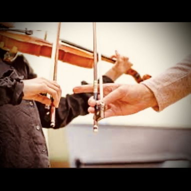 Se imparten clases de piano y de violín. (En español y en inglés) - 2/2