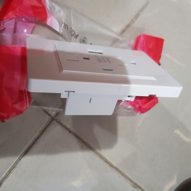 Tomacorriente con cargador para movil usb y puerto C llamar 78605934. - 3/4