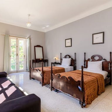 Edificio nuevo en La Habana, Cuba. Capacidad para 3 personas, 4 habitaciones, 4 camas, 5 baños. Disponible para la venta - Img 122920636