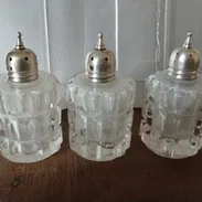 Se vende juego de saleros antiguos de cristal con tapas de plata Sterling. - Img 54844161