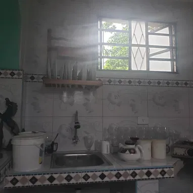 馃彙 SE VENDE CASA INDEPENDENDIENTE CON APARTAMENTO, excelente zona en MIRAMAR - Img 120897367
