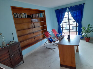 Alquiler en una casa Biplanta ubicada 3ra A y 88 cerca del Comodoro. PRECIO 600 USD al mes o 20 USD por noche - Img 63772548