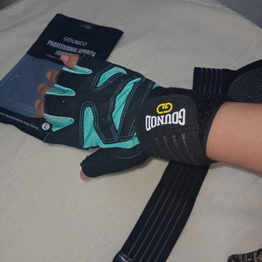 GUANTES DE ENTRENAMIENTO CON MUÑEQUERAS, ENTREGA DE FACTURA. VARIEDAD DE ARTÍCULOS DEPORTIVOS, ETC - Img 118163114
