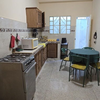 Apartamento de 2/4, planta baja, carposh, en el Vedado (V-252) - Img 121360473