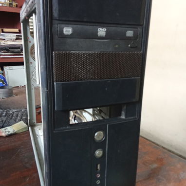 Se vende chasis, microprocesador, lector de dvd y cable conector de disco SATA. - Img 123777975