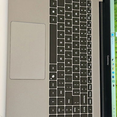 🔅 Gateway 15.6" FHD IPS ! Básicamente nueva,,con caja 13th Generación,aun conserva el nylon en la pantalla.  ✅️ INTEL®N - 5/5