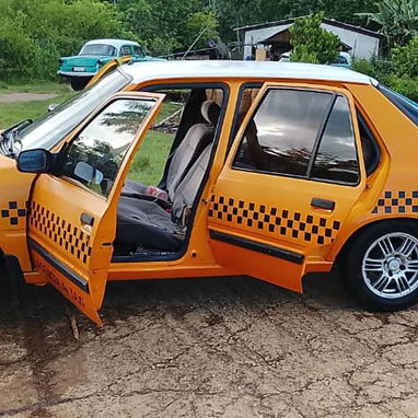 Se vende casa más carro y contrato de parqueo colectivo 10 oct a una cuadra del semáforo dolores y 10 0oc - 3/10