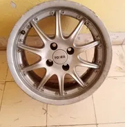 Vendo 4 llantas igual a la de la foto Rin 15, le sirven al Lada - Img main-image-50771796