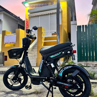 BICIMOTO JMD 2026     ⚙️CARACTERÍSTICAS:   • 3000 W • ⁠48 Volt  • ⁠50 Amp • ⁠batería de litio antiexplosiva - 2/3