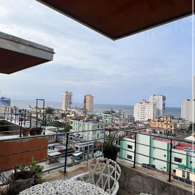 Venta de apartamento con vista al mar,céntrico en el vedado - 2/6