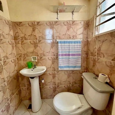OPORTUNIDAD EN PLAYA! APARTAMENTO DE 3 CUARTOS SE DEJA TOTALMENTE EQUIPADO POR 33000 !!! - 4/6