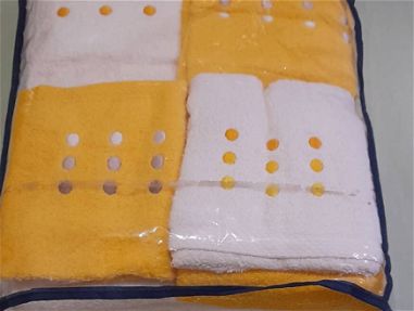 Juego de toalla amarilla y blanca compuesto de 6 unidades.Tejido 100% de algodón de fabricación europea.2 son de 100x150 - Img main-image-45673991