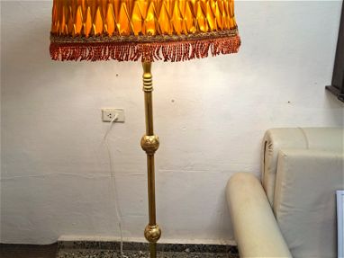 Belleza de lampara de pie , bronce - Img main-image
