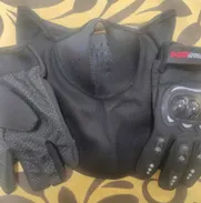 Vendo kit de guantes más pasa montañas para motoristas, casco integral modular - Img 45439348